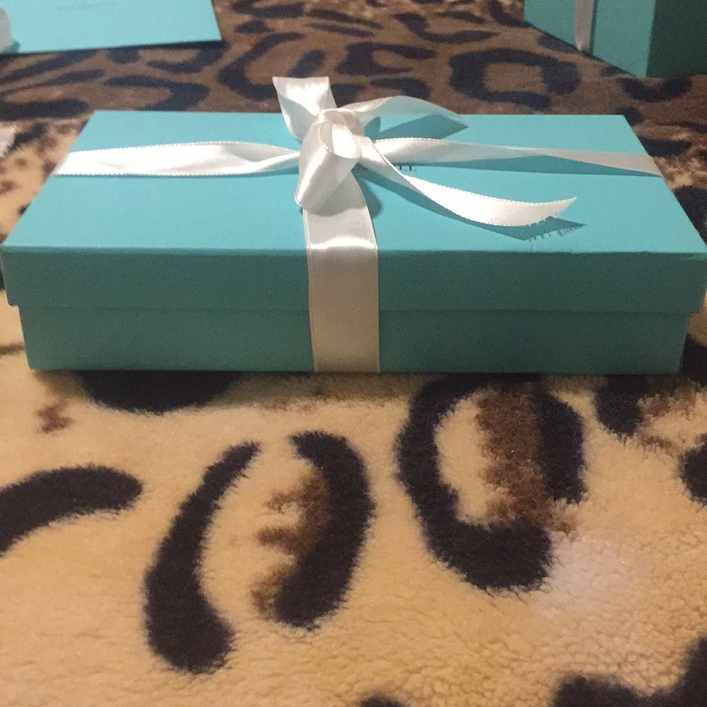 Box - Picture 2 of 4